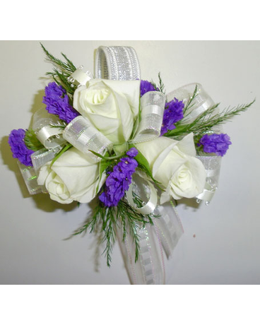3 White Mini Rose & Statice Corsage